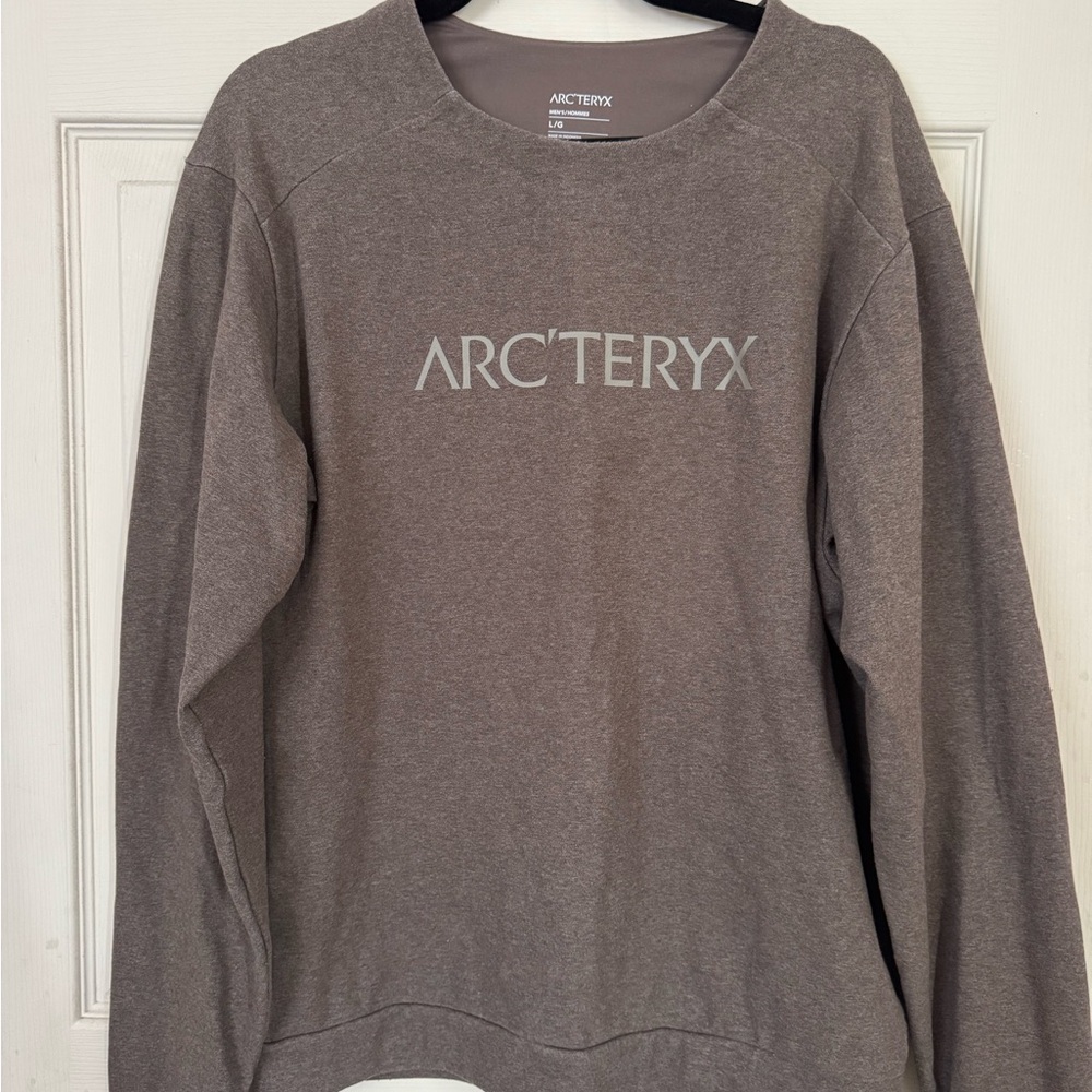Arc’teryx front logo sweatshirt